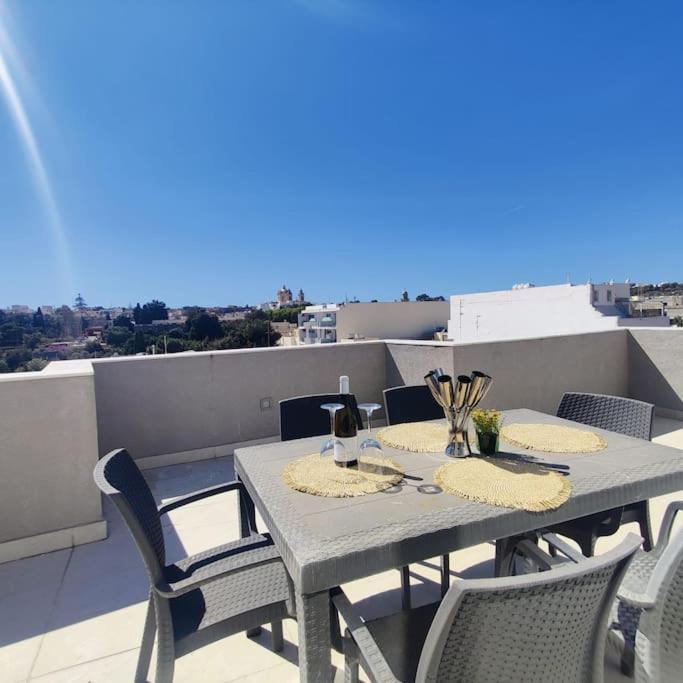 Cozy Penthouse In Central Malta Apartment Balzan Bagian luar foto